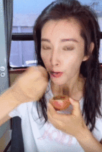 欧美明星吃什么美容养颜,揭秘他们的饮食之道