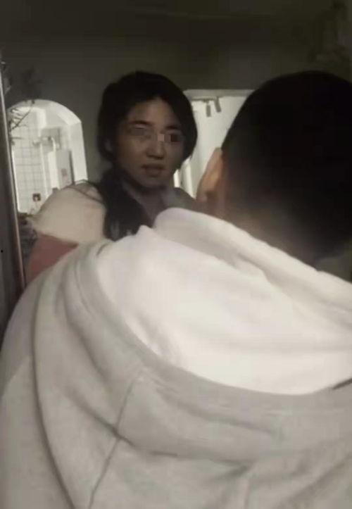女人跳楼男人吃瓜,女人跳楼，男人围观，社会现象引人深思
